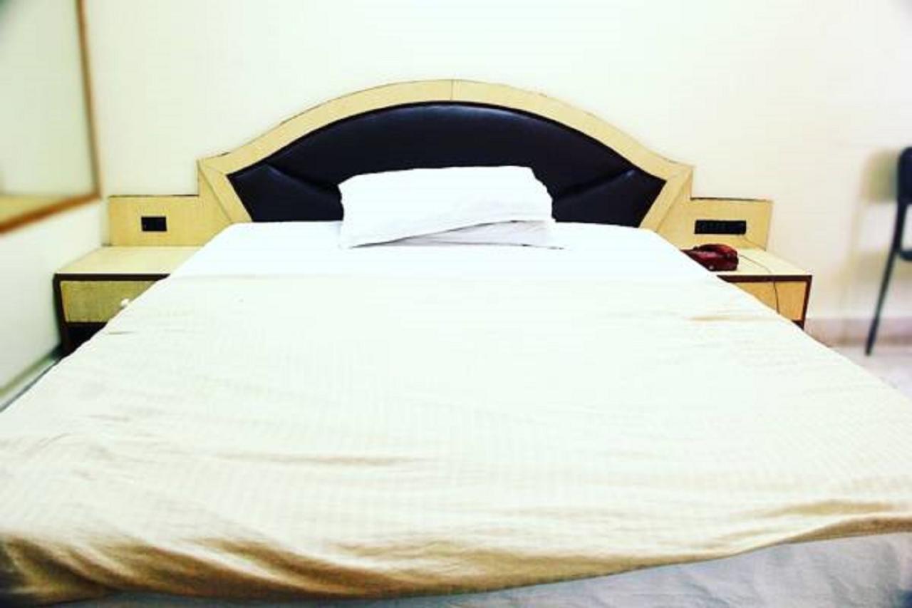 Hotel Vishwamitra Lātūr Εξωτερικό φωτογραφία